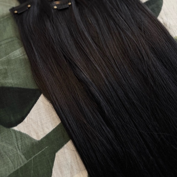 Human hair blend 24 In Black Clip in Hair Extensions Straight Beautiful Hair - Picture 5 of 7